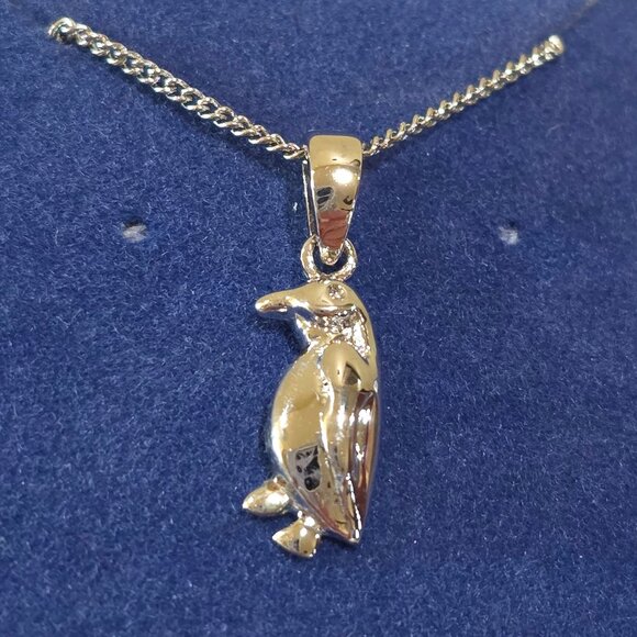 Vintage NIB Silver Penguin Pendant Silver Chain Necklace signed EDCO - Picture 3 of 10